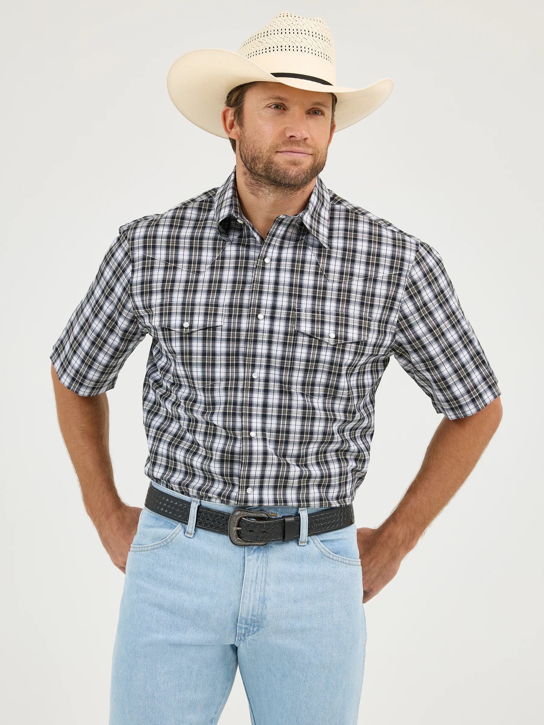 Wrangler Men's Wrinkle Resist Classic Fit Snap-Up Short Sleeve Work Shirt